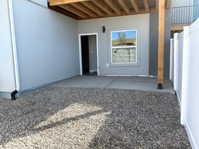 Building Photo - Available Now – Beautiful 3 Bed, 2.5 Bath Townhouse!!!