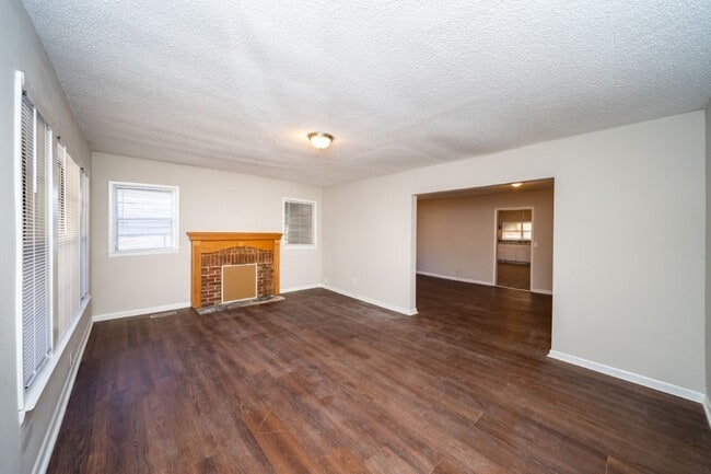 Building Photo - Charming Renovated 3-Bedroom Home in Dora!