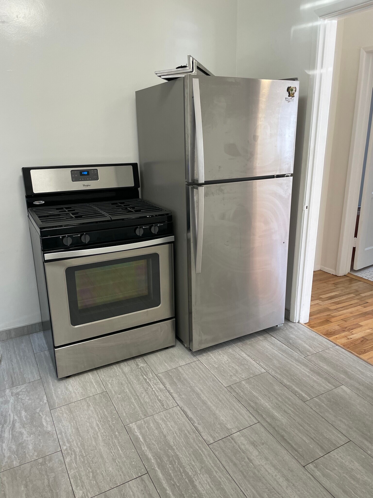 Stainless appliances - 453 30th St