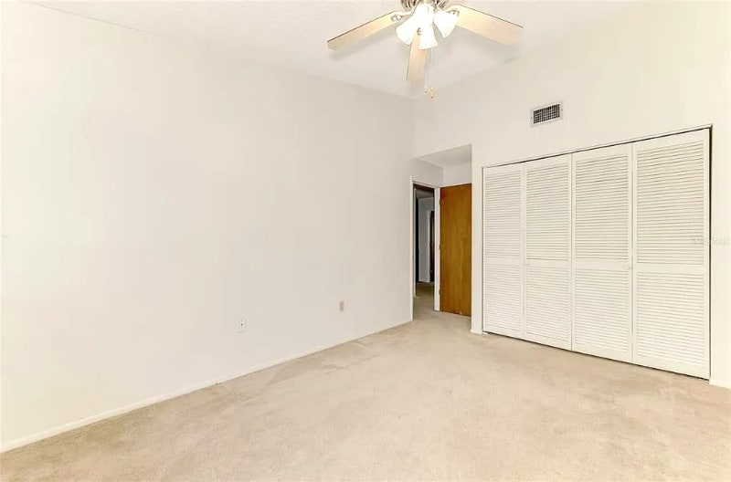 Building Photo - 979 Sunridge Dr