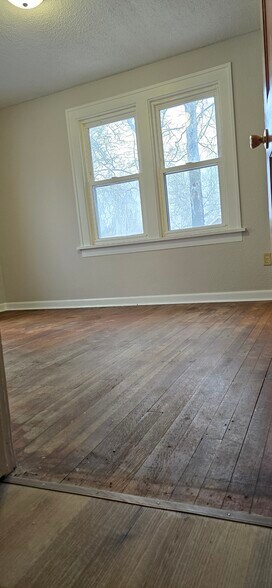 Building Photo - 1420 Thompson Ave