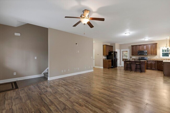 Building Photo - Beautiful 3-bedroom, 2.5-bathroom home available for lease in Hampstead