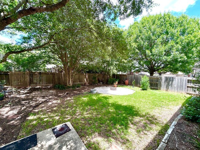 Building Photo - 8807 Brae Ridge Dr
