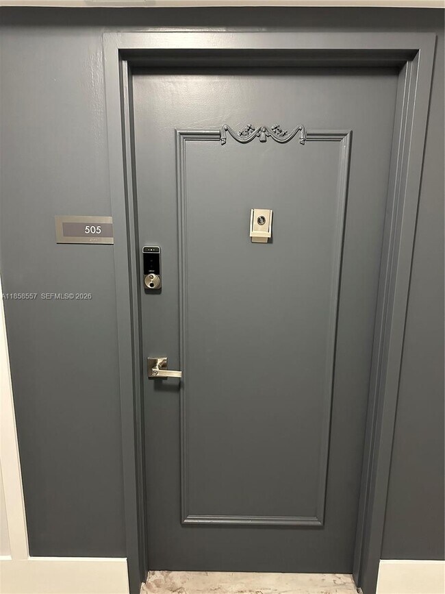 Building Photo - 6039 Collins Ave