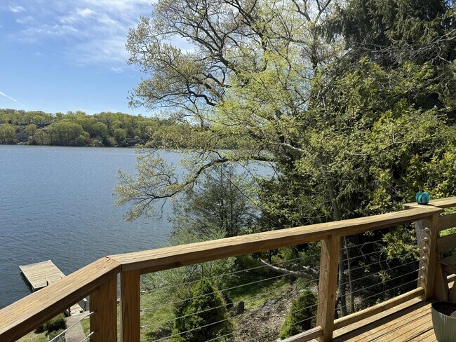 Building Photo - 10 Hillside Rd