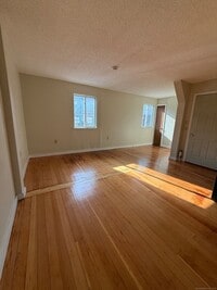 Building Photo - 113 E Main St