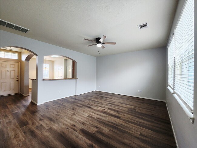 Building Photo - 4075 Mossy Spring Ln