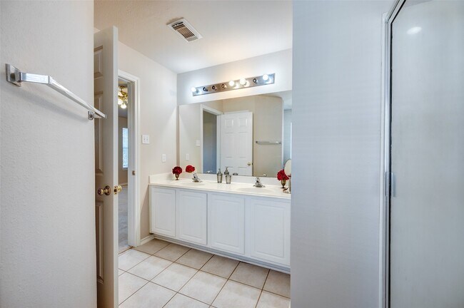 Building Photo - 16535 Cairngrove Ln