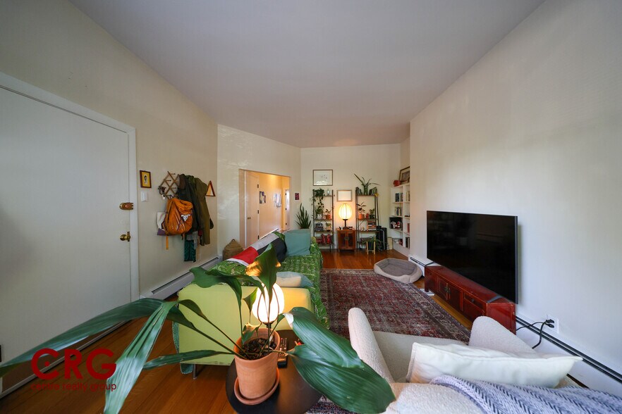 Building Photo - 1728 Beacon St