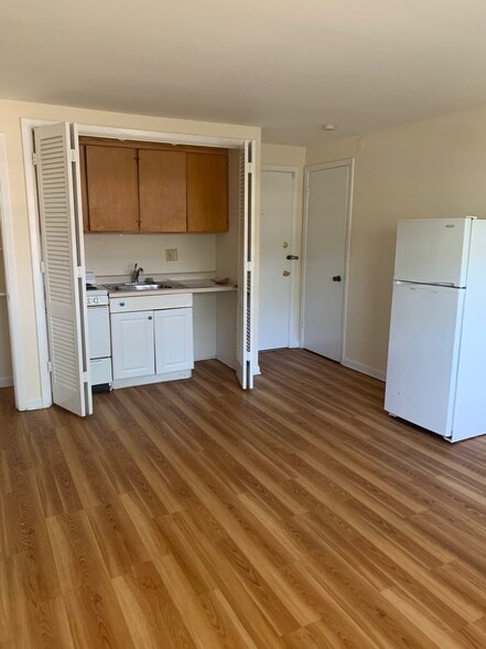 Building Photo - 1500 Central St