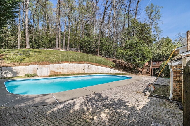 Building Photo - 2570 Northside Dr NW