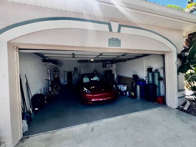 Building Photo - 3 Bedroom 2.5 Bath Cinnamon Bay Home with Stunning view, and Hardwood Flooring!