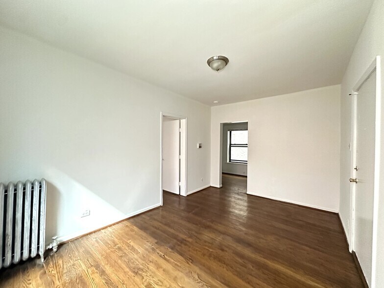Building Photo - 931 W Sunnyside Ave