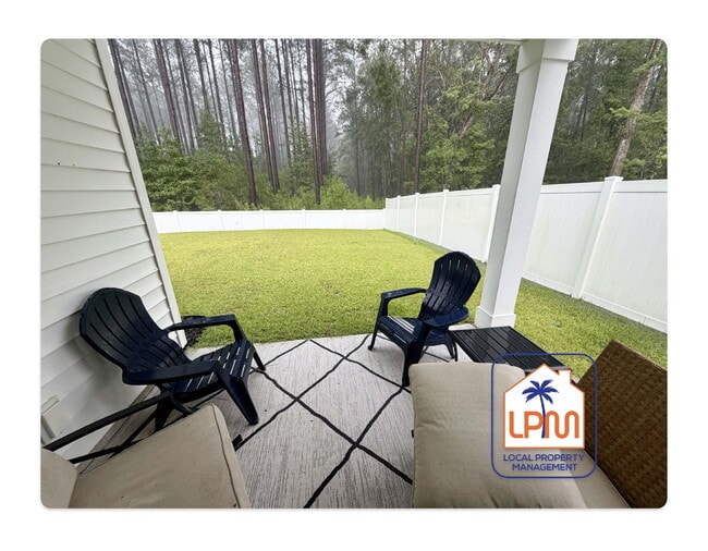 Building Photo - Rare find: **Furnished or Unfurnished**Utilities Included** 4-Bedroom 2-Bathroom Home at The Retr...