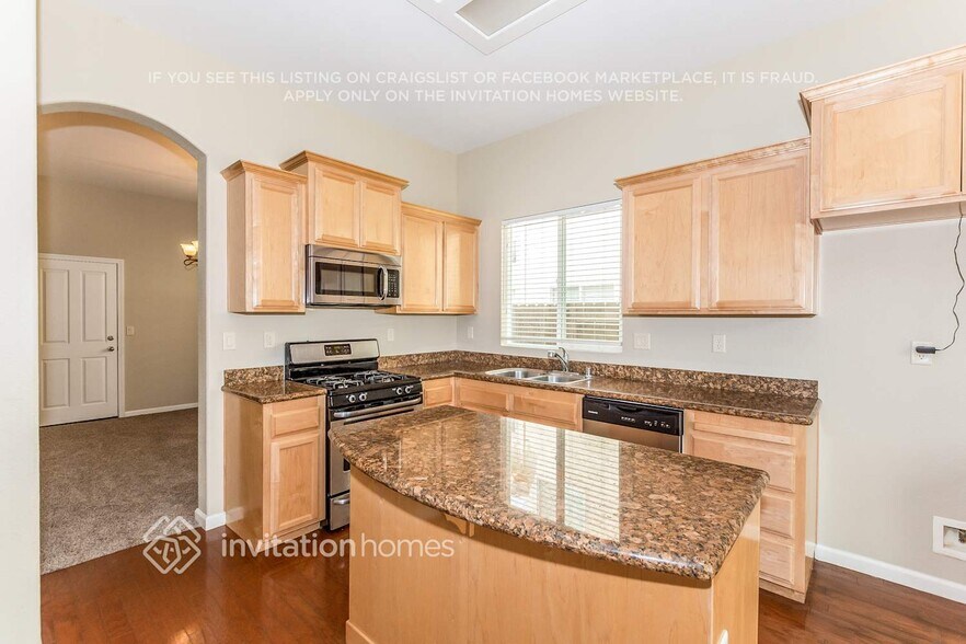 Building Photo - 1687 Presidio Way