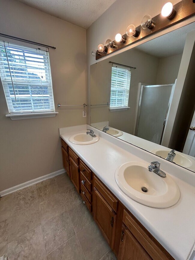 Building Photo - COMING SOON! N Greensboro, 4/2.5 home off of N Church St near Lake Jeanette & I-840