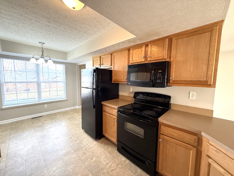 Building Photo - 12812 Lost Hill Walk