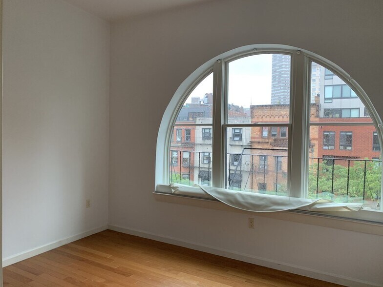 Building Photo - 177 Newbury St