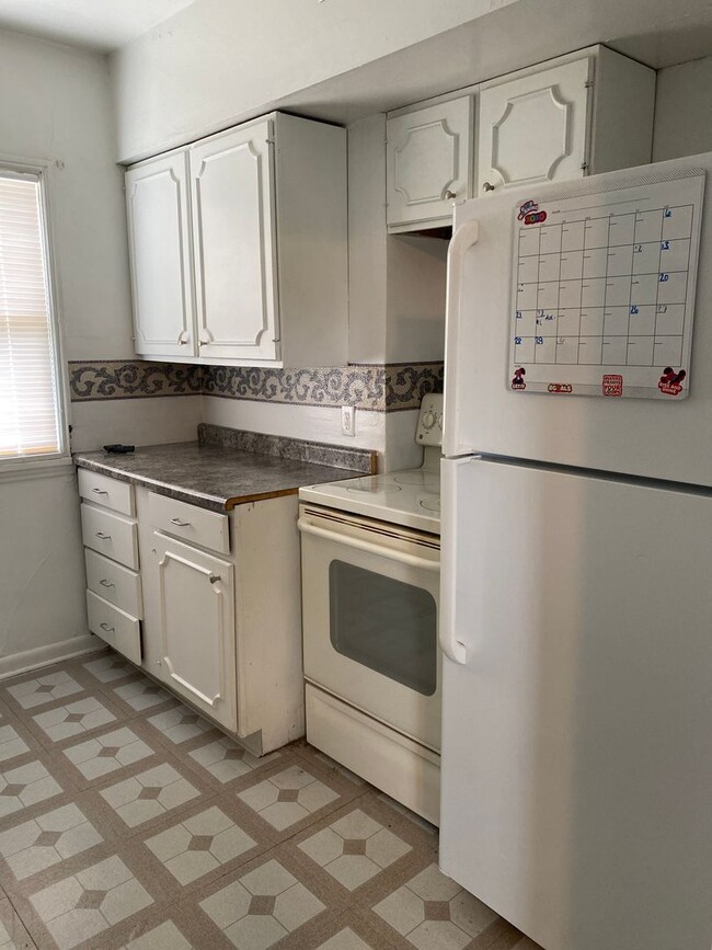 Building Photo - 624 Dundee Ave