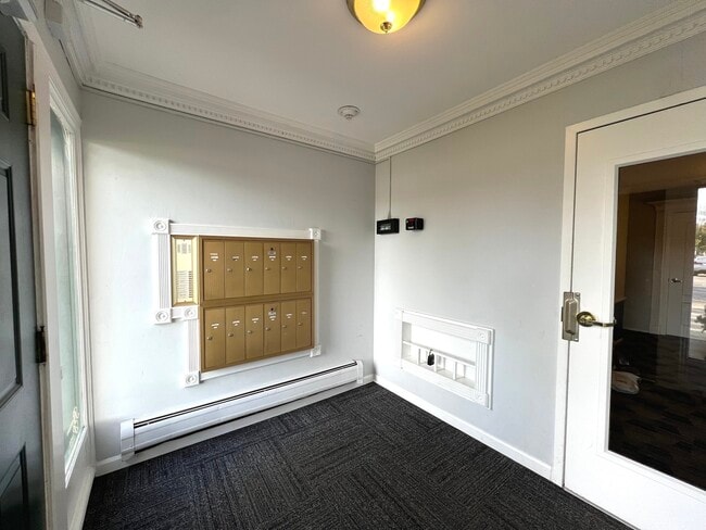 Building Photo - 703 Falcon Dr