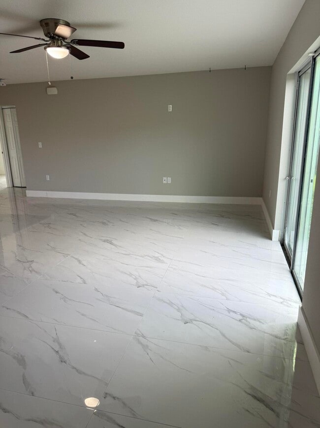 Building Photo - 1205 SW Alcantarra Blvd