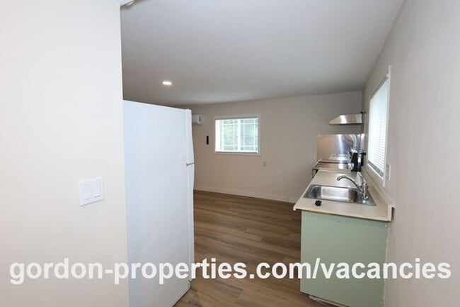 Building Photo - Saint Helens OR - newly renovated 1 bedroom apartment