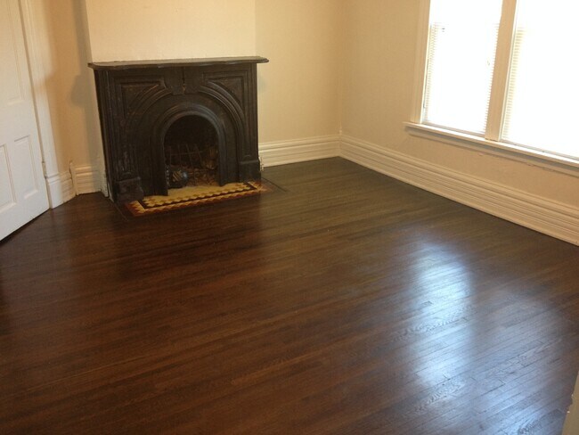 Building Photo - 1379 Forsythe Ave