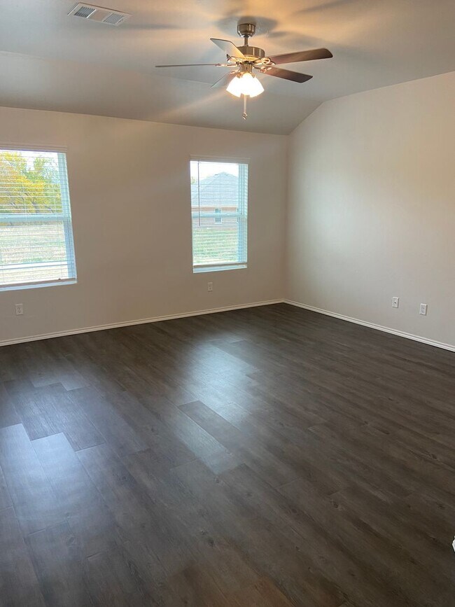 Building Photo - Move-In Ready! Charming 3-Bedroom, 2-Bath Home in Shadow Valley