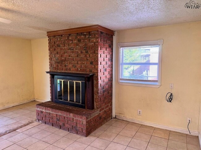 Building Photo - 1612 Phoenix Dr