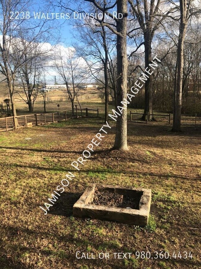 Building Photo - 2238 Walters Division Rd