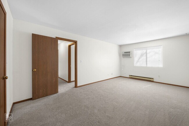 Building Photo - 645 S Virginia Rd
