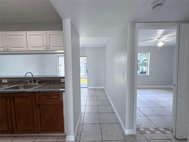 Building Photo - 230 SW 11th Ave