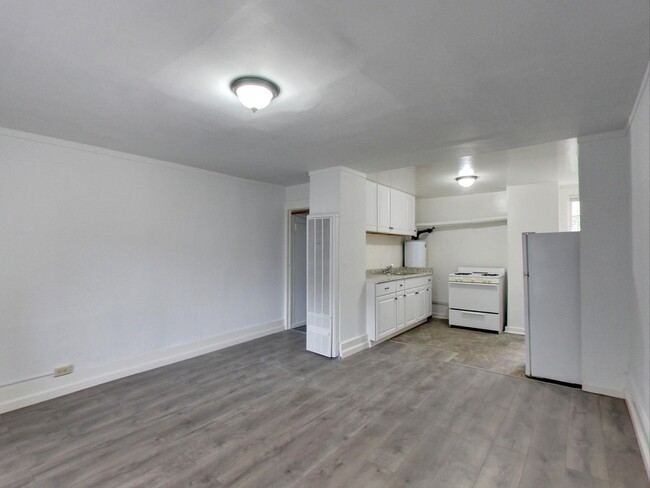 Building Photo - One Bedroom Available Now in Pac Heights!!