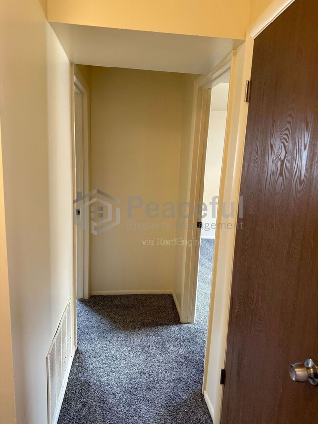 Building Photo - 4693 S Arlington Park Dr