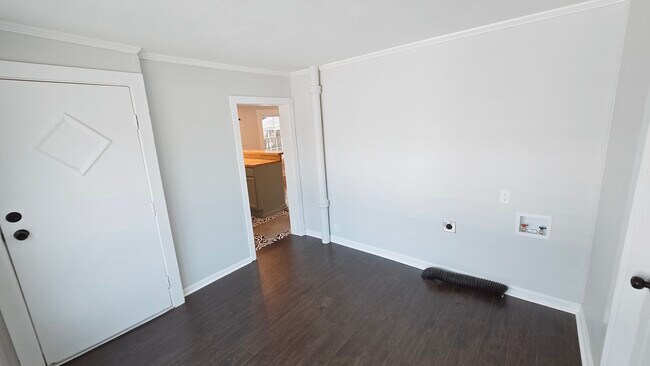 Building Photo - 159 Poplar Ave