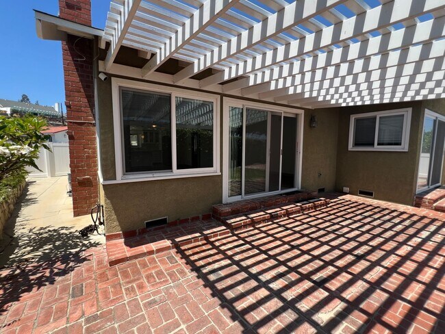 Building Photo - 108 S Ellery Dr