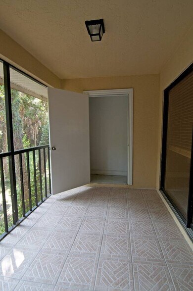 Building Photo - 3001 58th Ave S