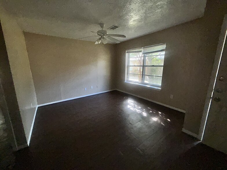 Building Photo - 106 Hardy St