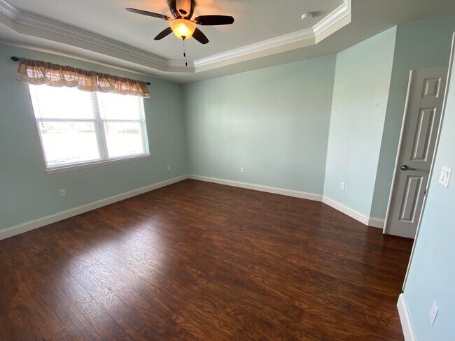 Building Photo - 9238 Wrangler Dr