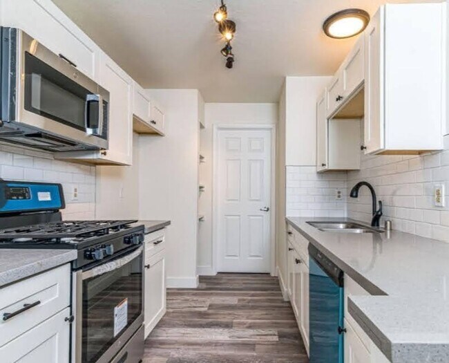 Building Photo - GUARD GATED / Canyon Gate Highly upgraded 2/2 2nd floor unit.