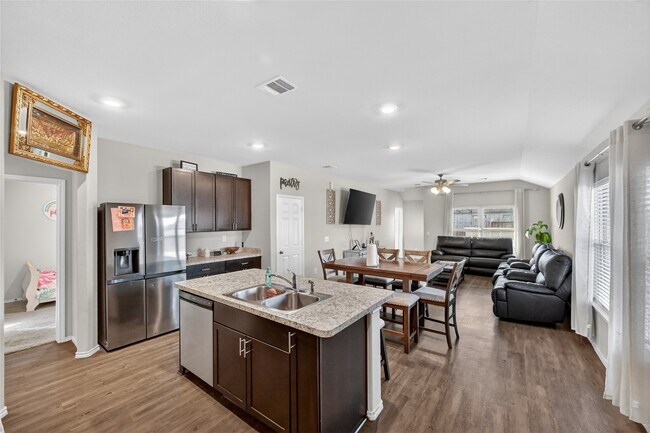 Building Photo - 7918 Globe Thistle Ln