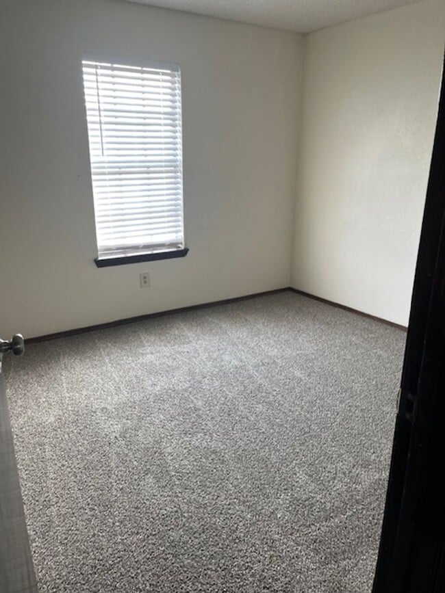 Building Photo - 3200 Wind Song Dr