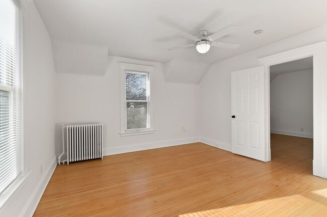 Building Photo - 420 N Oliver Ave