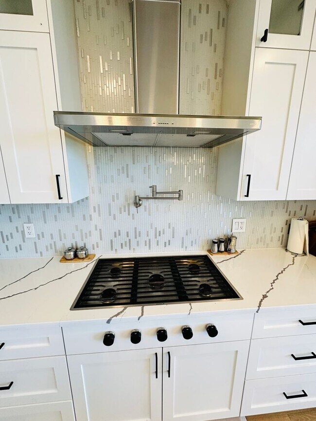 Building Photo - Stunning Custom Camas Home