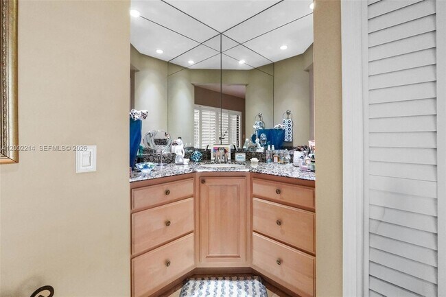 Building Photo - 6975 Bianchini Cir