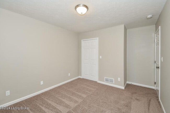 Building Photo - 5613 Ree Dr