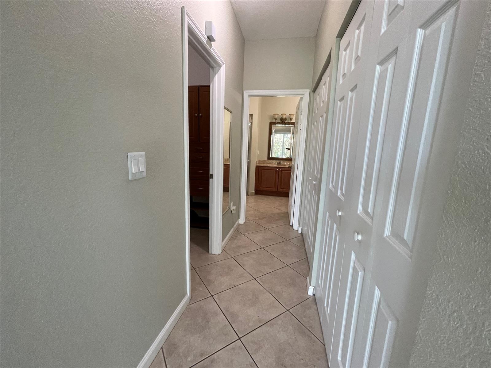 Building Photo - 5031 Madison Lakes Cir W