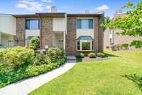 Building Photo - 3 Bed 2.5 Bath Townhome in Chesterbrook