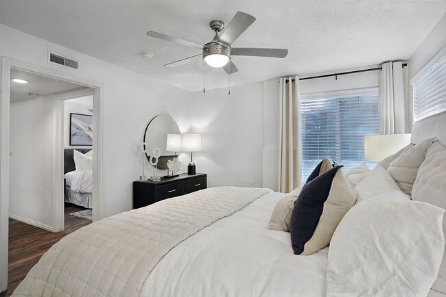 Ceiling Fans In Bedroom - Woodgate