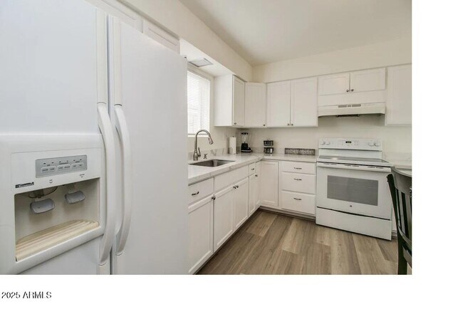 Building Photo - 6809 E Earll Dr